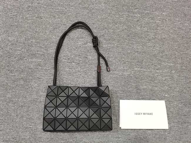 Issey Miyake Issey Miyake Crossbody Bag