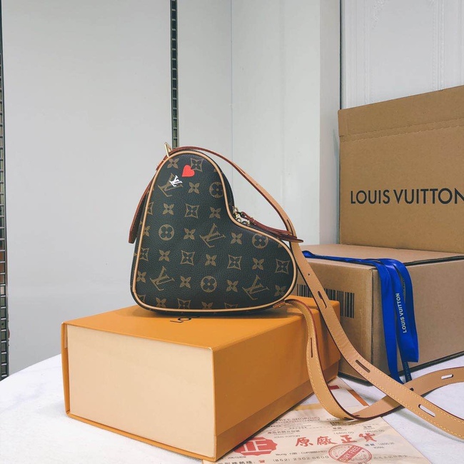 Louis Vuitton Crossbody Bag Code: M45149