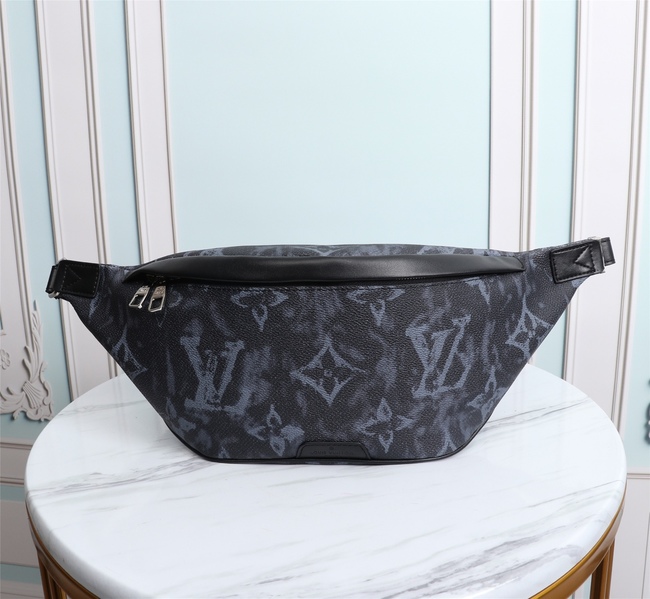 Louis Vuitton Discovery Belt Bag Code: M57276