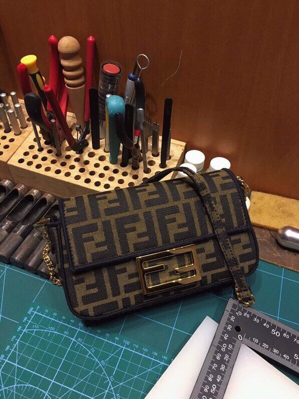 Fendi Baguette Ff Logo Crossbody Bag Code:7003