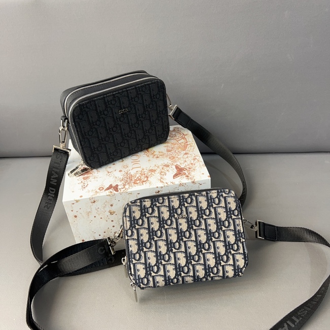 Dior Embroidered Knitted Camera Bag Code: 2Obbc119Yse