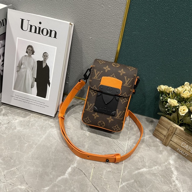 Louis Vuitton S-Lock Vertical Wearable Wallet Code: /M81522/M81524