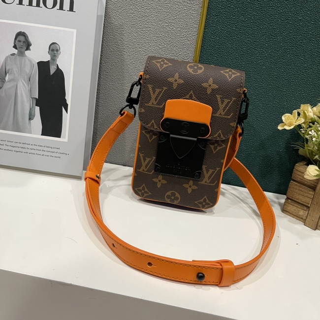 Louis Vuitton S-Lock Vertical Wearable Wallet Code: M81522/M81524