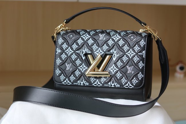 Louis Vuitton Twist Medium Bag Code: 50358