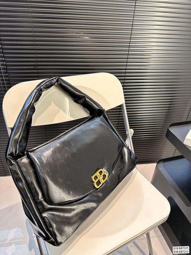 Balenciaga Stylish Armpit Bag 