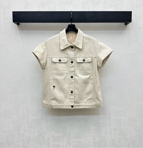 Dior Retro Wash Printed Short-Sleeve Denim Jacket with Intricate Details for a Retro Style