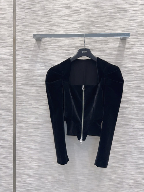 Chanel Stylish and Comfortable Daily Outfit with Tasteful Elements