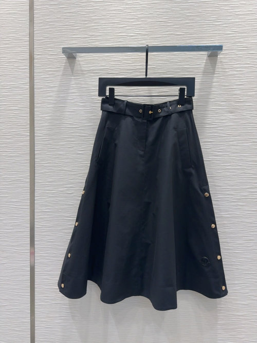 Moncler Fashionable Half Skirt with Exquisite Details and a Versatile Style