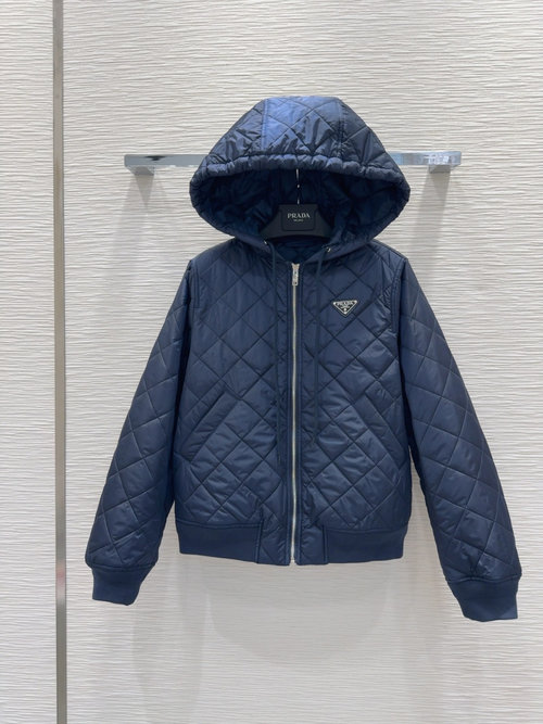 Prada High-end Quilted Coat with Stylish and Slimming Effect