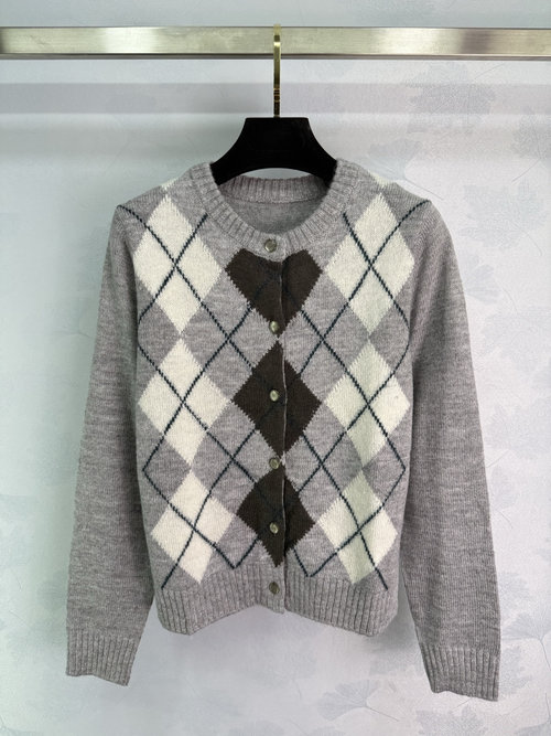 Celine Diamond Grid Round Neck Knitted Cardigan with Slim Fit and British Academic Style