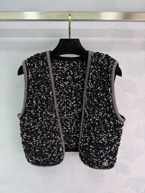 Chanel Water-Studded Knit Vest and Skirt Set with Vintage Style