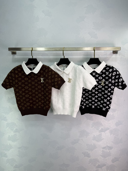Louis Vuitton Collar Short Sleeve Knit Shirt with Logo Print and Metal Brooch