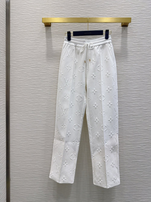 Louis Vuitton Stylish Suit with 3D Logo, Appropriate for All Occasions