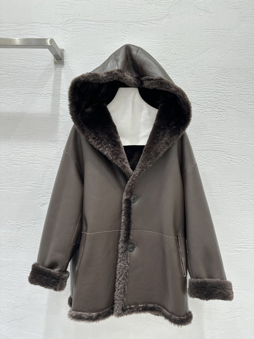 Max Mara Soft Imported Merino Fur Coat with a Versatile Double - wear Design