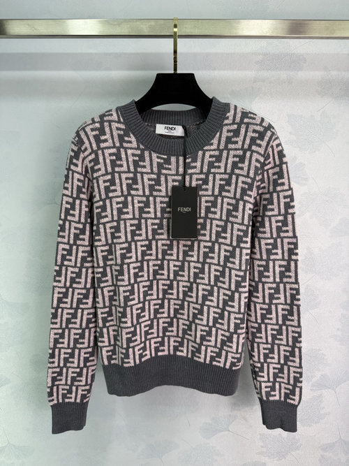Fendi Round Neck Letter Jacquard Knit Pullover with Elastic Trim for Mature Style