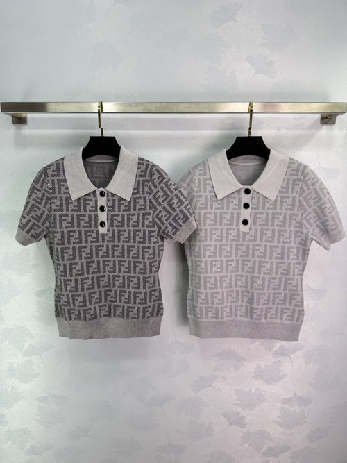 Fendi Turn-down Collar Letter Jacquard Short-sleeve Knit with Sophisticated Luxury Style