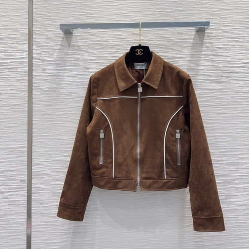 Chanel Elegant and Versatile Jacket with Stereo Tailoring