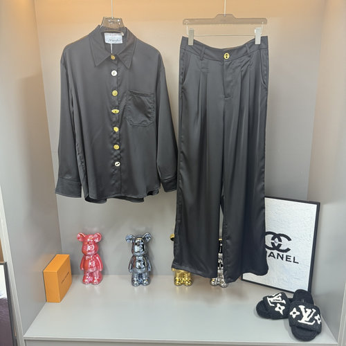 Schiaparelli Custom High-comfort Ice Silk Pajama Set with Brand Design