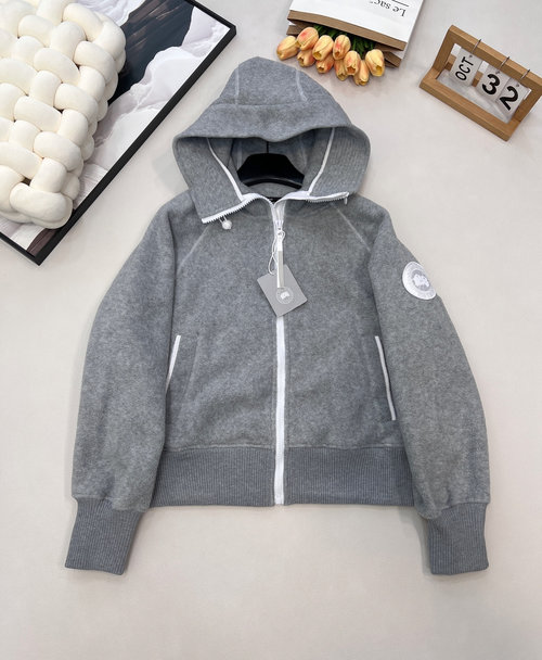 Canada Goose Warm and Stylish Wool Fleece Pilot Jacket with a Distinctive Design