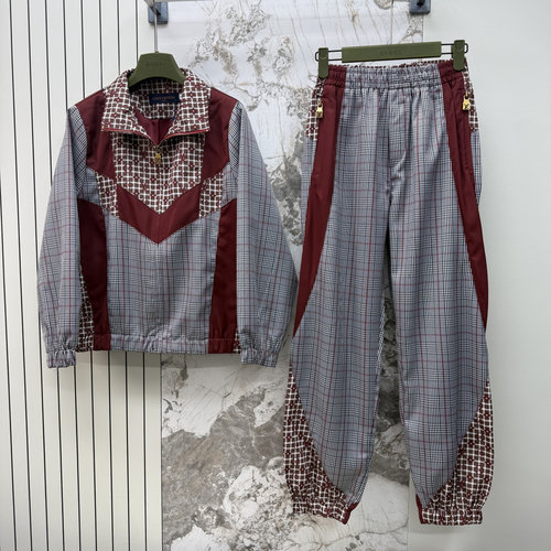 Louis Vuitton Fashionable Item with Original Hardware and Comfort