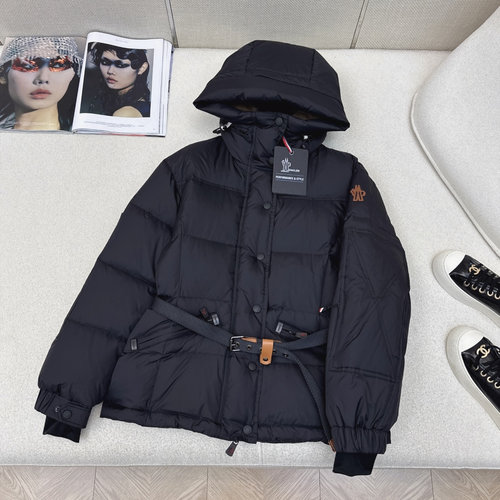 Moncler Outdoor Skiing Series Waist-Cinching Down Jacket with Precise Details