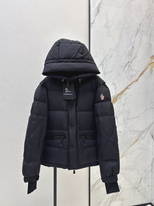 Moncler Outdoor Skiing Waist-Belted Hooded Down Jacket, Warm and Stylish