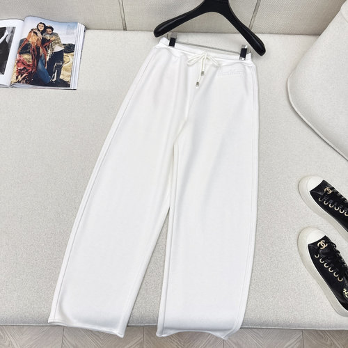 Max Mara Stylish Narrow Straight-Leg Pants for Warmth and Elegance