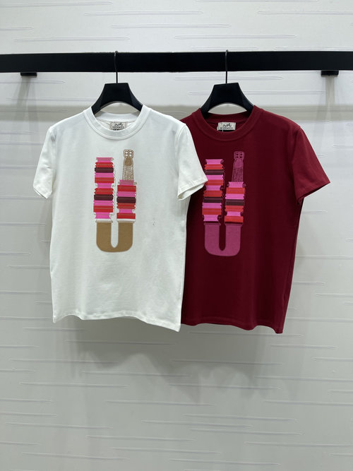 Hermes Retro-style T-shirt with U-letter and Block Patterns