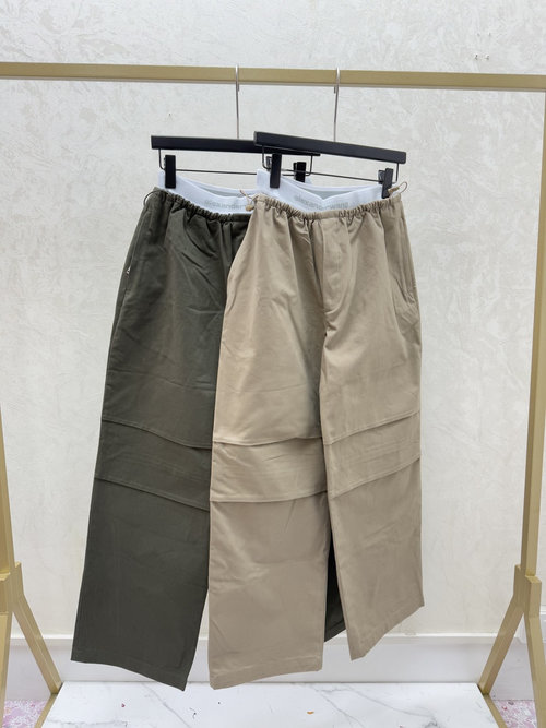 Alexander Wang Contrasting Letter Simple Trousers in Khaki and Green