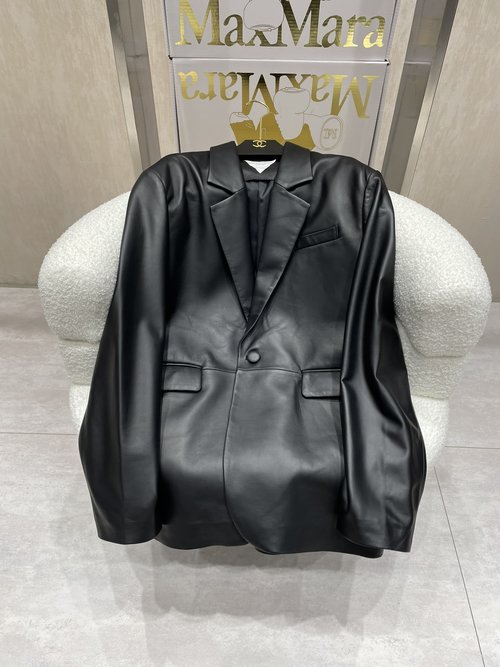 Bottega Veneta Classic Loose-Fit Blazer in Cotton and Sheepskin, Available in Three Timeless Colors