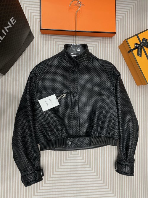 Bottega Veneta Classic-colored New Knitted Sheepskin Coat