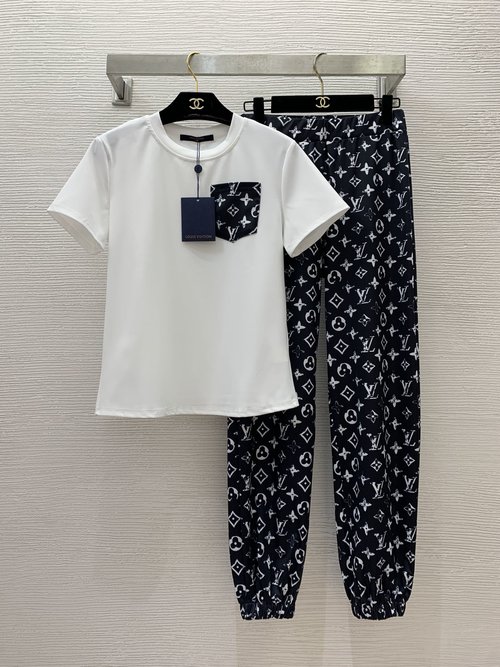 Louis Vuitton Casual Sports Set with Contrast Pockets and Logo
