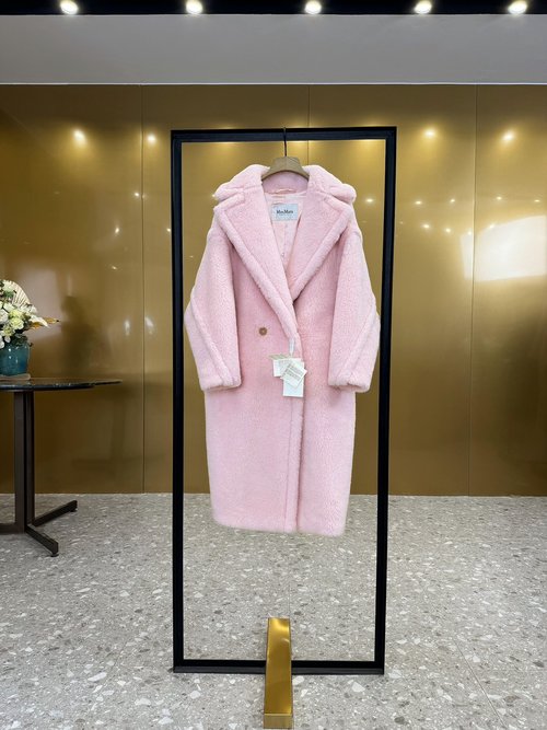 Max Mara Teddy Collection Coat with Natural Horn Buttons and Blended Fabric