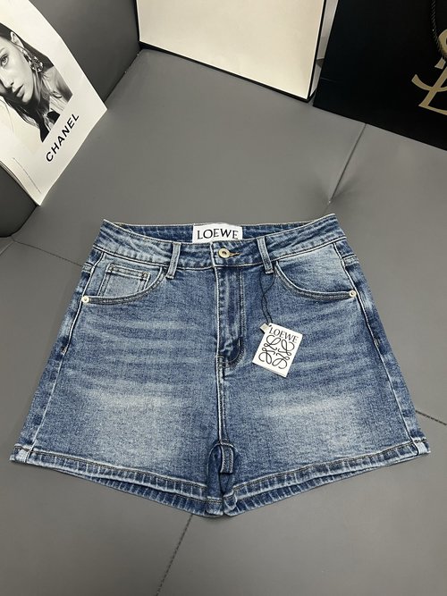 Loewe Versatile and Slimming Denim Shorts with Pocket Print Logo