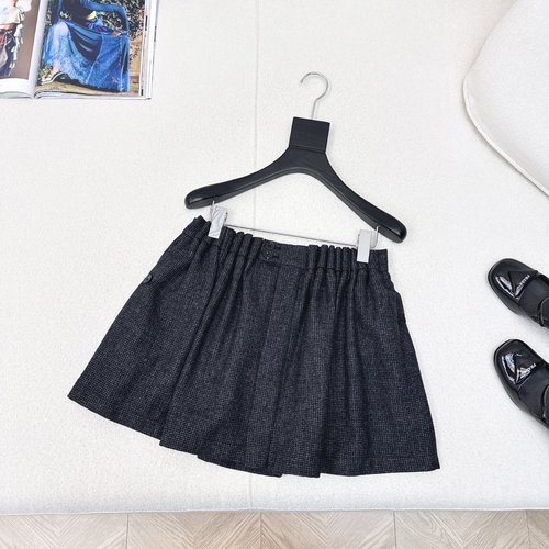 Prada Stylish Gray Mini Skirt in Custom Wool Fabric
