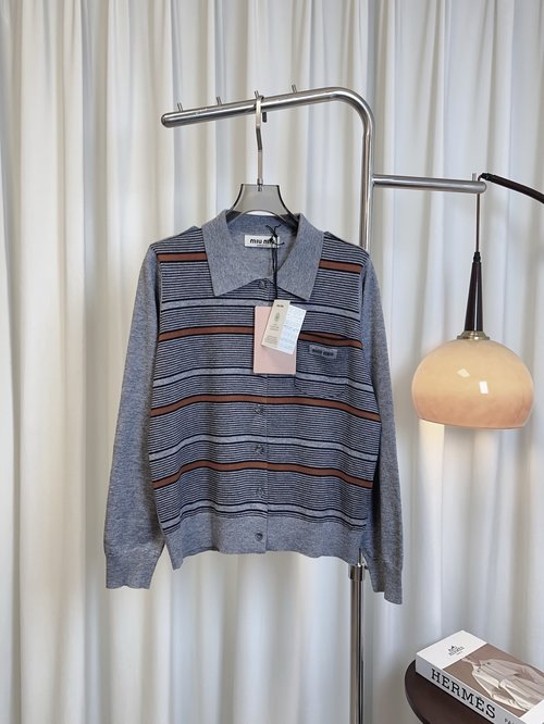 Miu Miu Custom-woven Cashmere Cardigan with Collared Spliced Design and Pocket Logo, Fashionable and Graceful