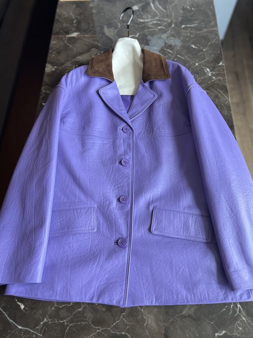 Gucci Genuine Leather Stylish Coat with Precision Embossed Collar