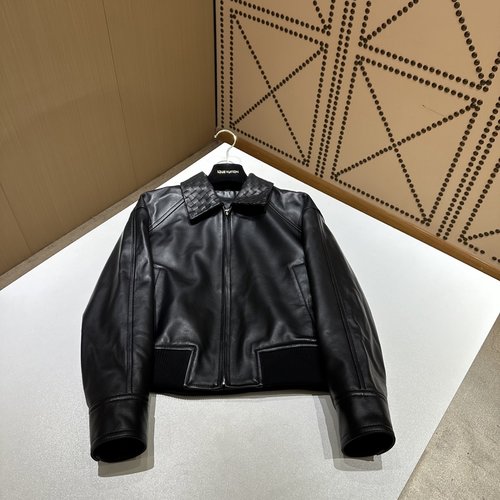 Bottega Veneta Distinctive Knitted Imported Sheepskin Jacket with a Sophisticated Style