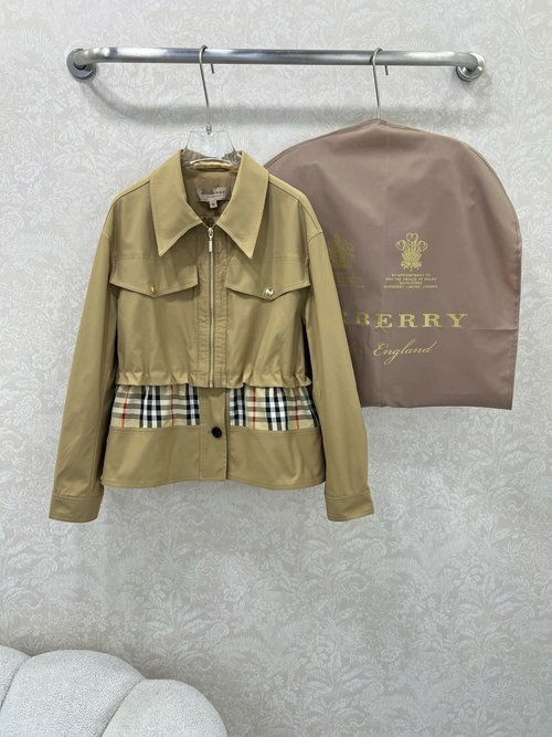 Burberry Zippered Collared Jacket with Classic Check Lining, Ideal for Layering