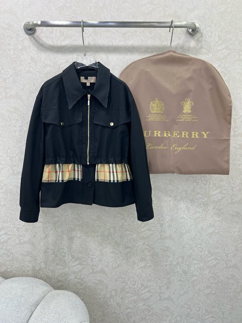 Burberry Zippered Collared Jacket with Classic Check Lining, Ideal for Layering