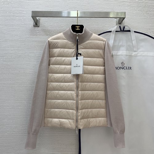 Moncler New Arrival: Lightweight Logo Down Jacket with Badge