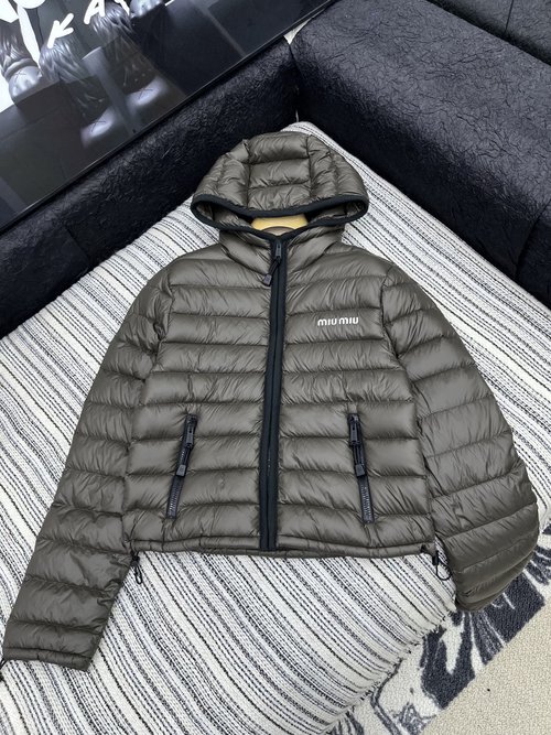 Miu Miu Customized Horizontal Pressurized Down Jacket - Minimalist and Chic