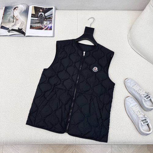 Moncler Classic Diamond Quilted Lightweight Round Neck Down Vest