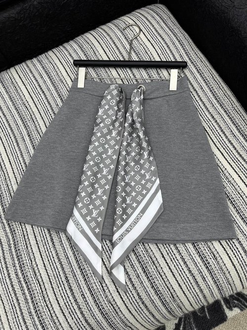 Louis Vuitton Classic Silk - Decorated Air - Cotton Skirt with Versatile Styles