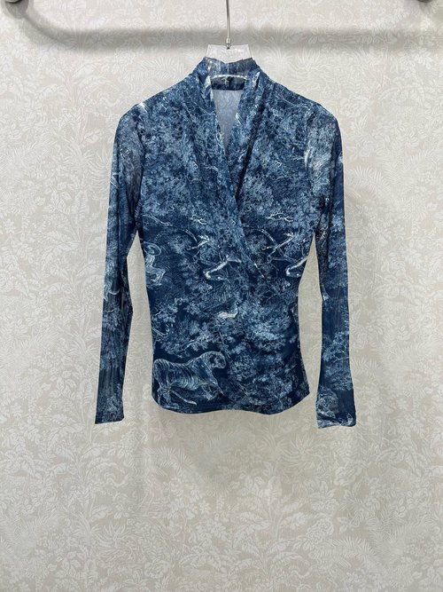 Dior Elegant V-Neck Base Top with Soft Elasticity