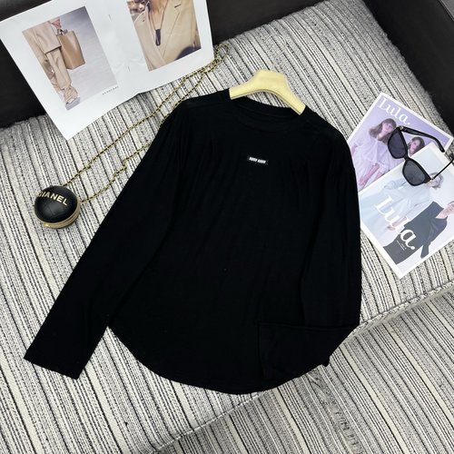 Miu Miu Round Neck Long-Sleeved T-Shirt Adorned with Letter Logo