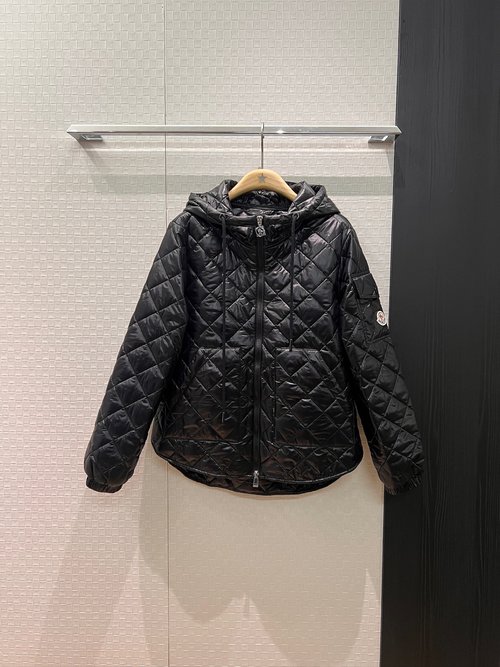 Moncler Versatile Hooded Diamond-Quilted Cotton Coat