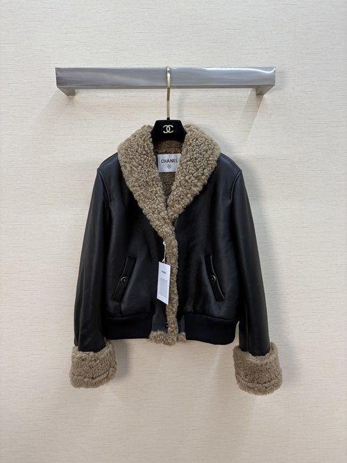 Chanel Newly Introduced Fashionable Clothing, Authentic Photos