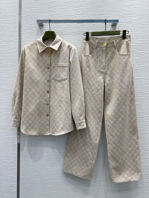 Gucci Stylish and Flattering Suit with 3D Tailoring