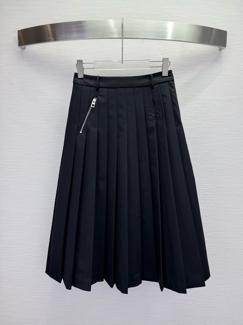 Loewe Casual Pleated Skirt with Logo and Zipper Detail